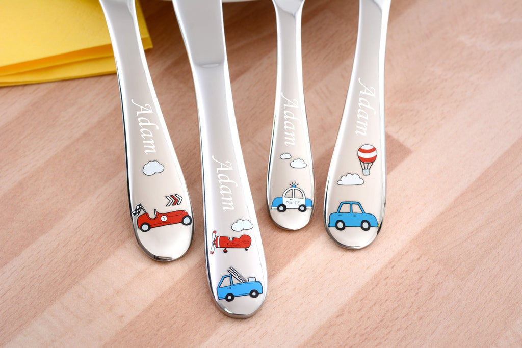 Transport children’s cutlery set in a table setting