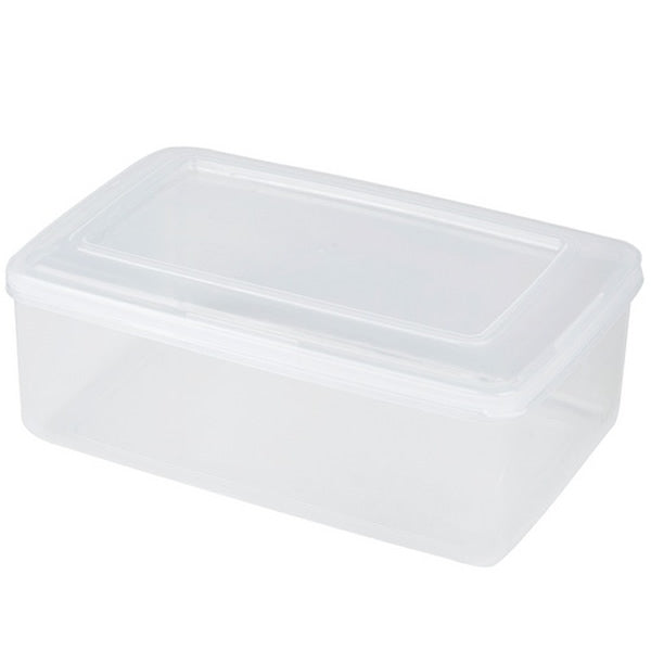 Plastic food container included with the lunch bag