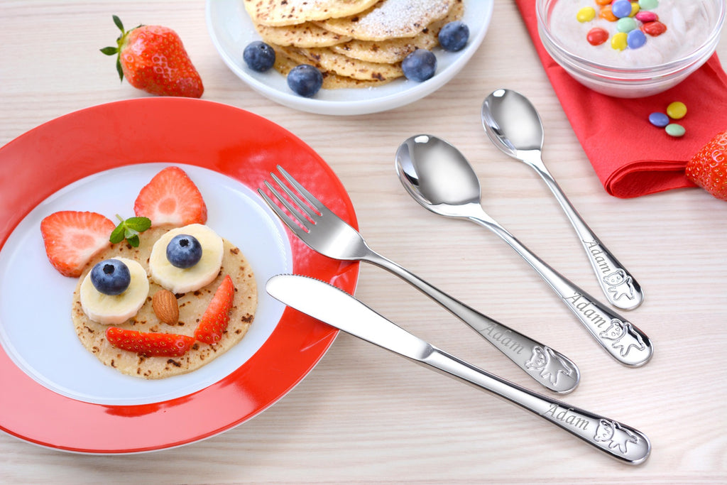Teddy bear children’s cutlery set detail