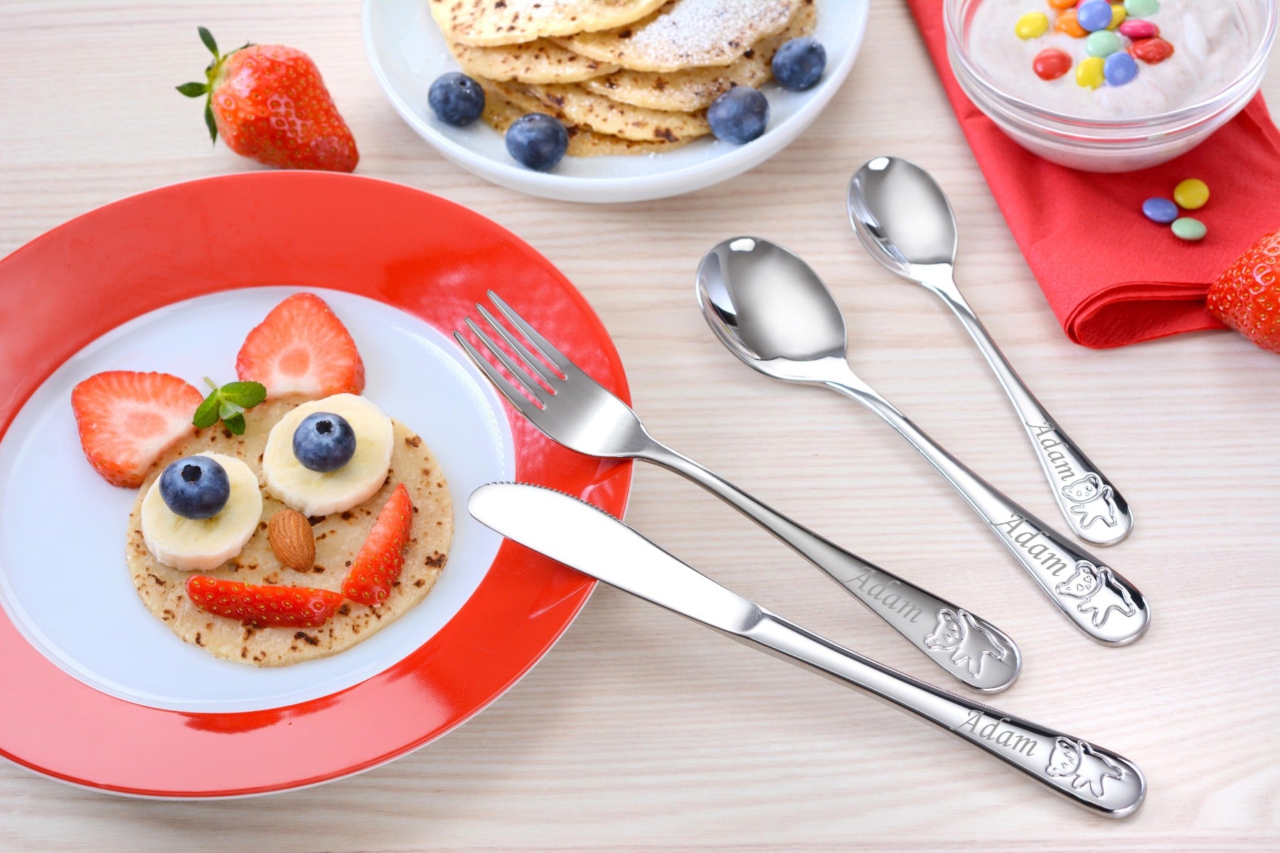 Teddy bear children’s cutlery set detail